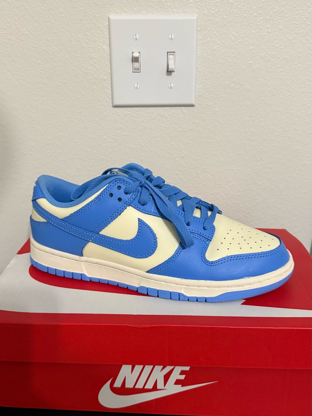 Nike Kids Low-Top Sneakers in Blue and Cream